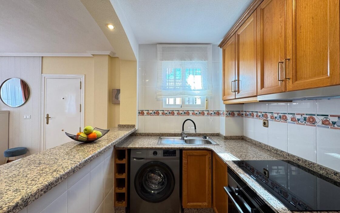 Таунхаус в Ориуэла Коста 92 кв.м с солярием у моря