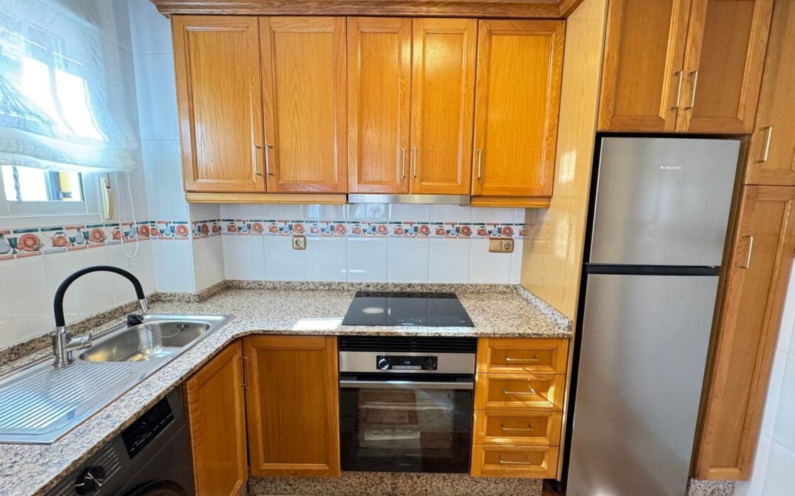 Таунхаус в Ориуэла Коста 92 кв.м с солярием у моря