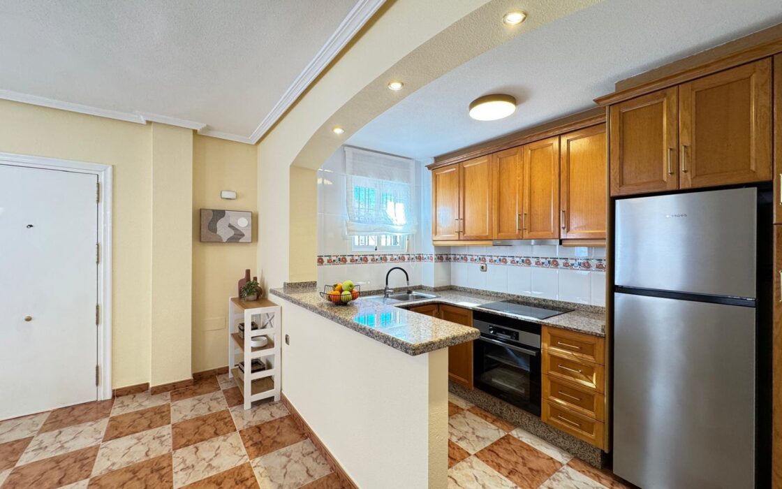 Таунхаус в Ориуэла Коста 92 кв.м с солярием у моря