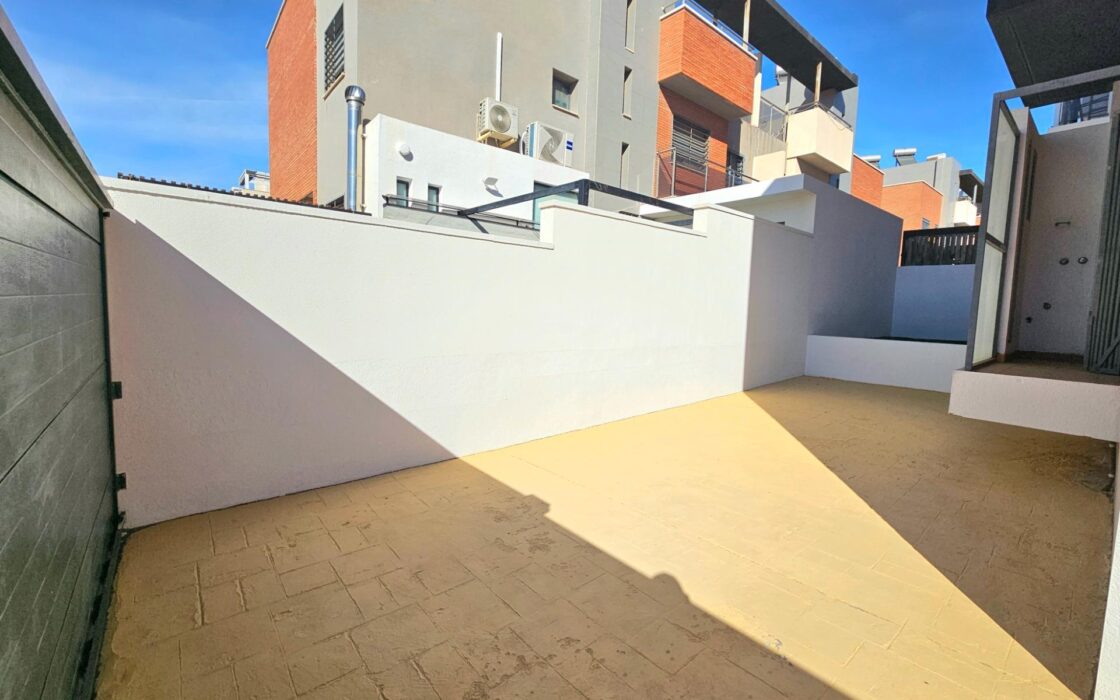 Дом в Торревьехе 91 кв.м с террасой у моря