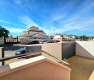 Дом в Торревьехе 91 кв.м с террасой у моря