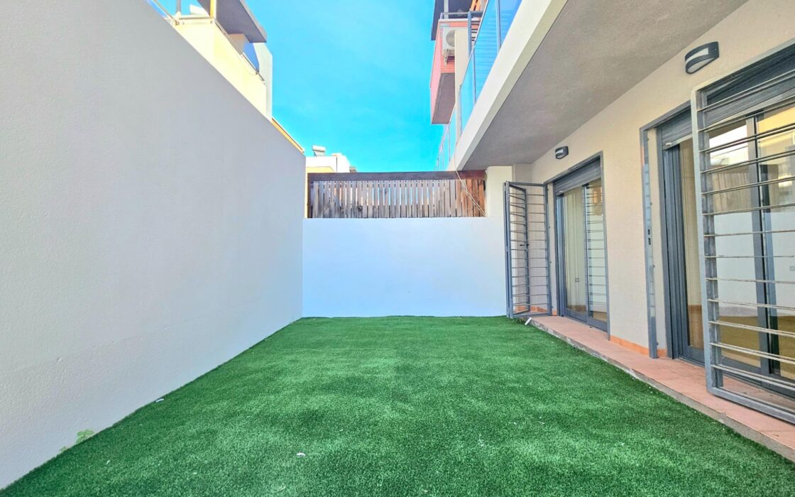 Дом в Торревьехе 91 кв.м с террасой у моря