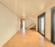 Дом в Торревьехе 91 кв.м с террасой у моря