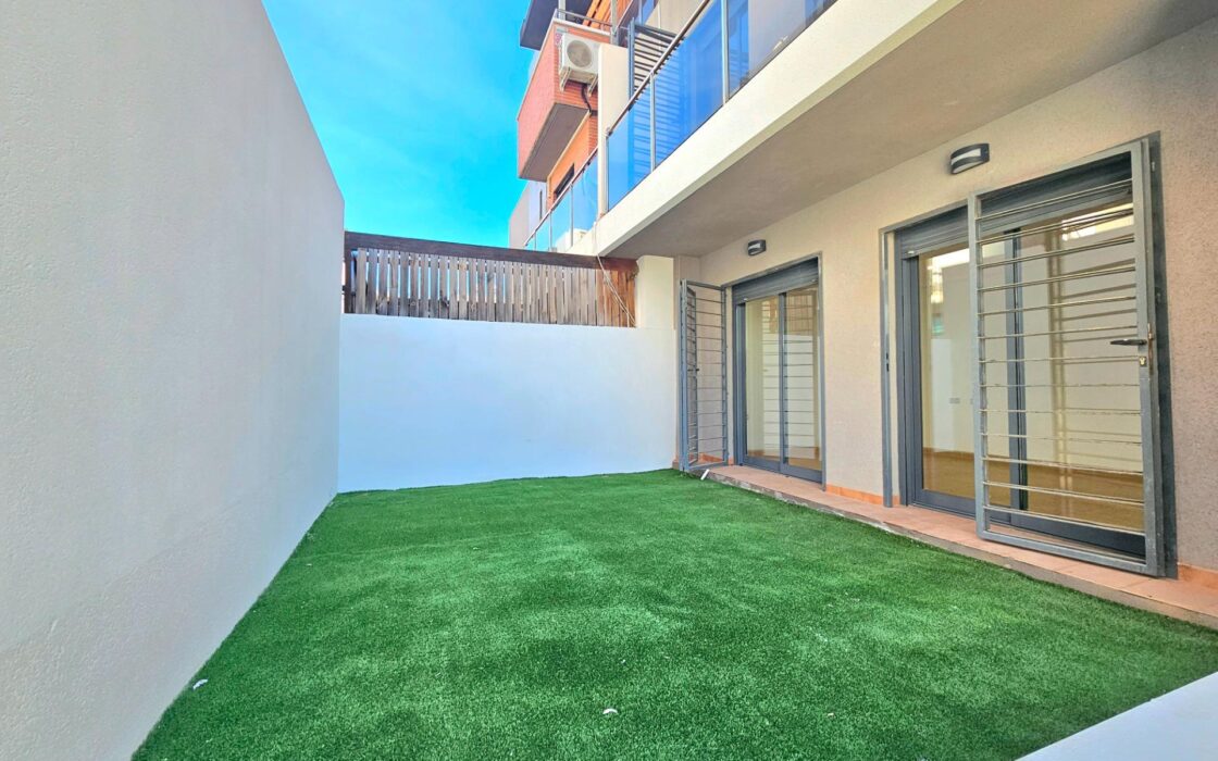 Дом в Торревьехе 91 кв.м с террасой у моря