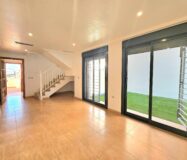 Дом в Торревьехе 91 кв.м с террасой у моря