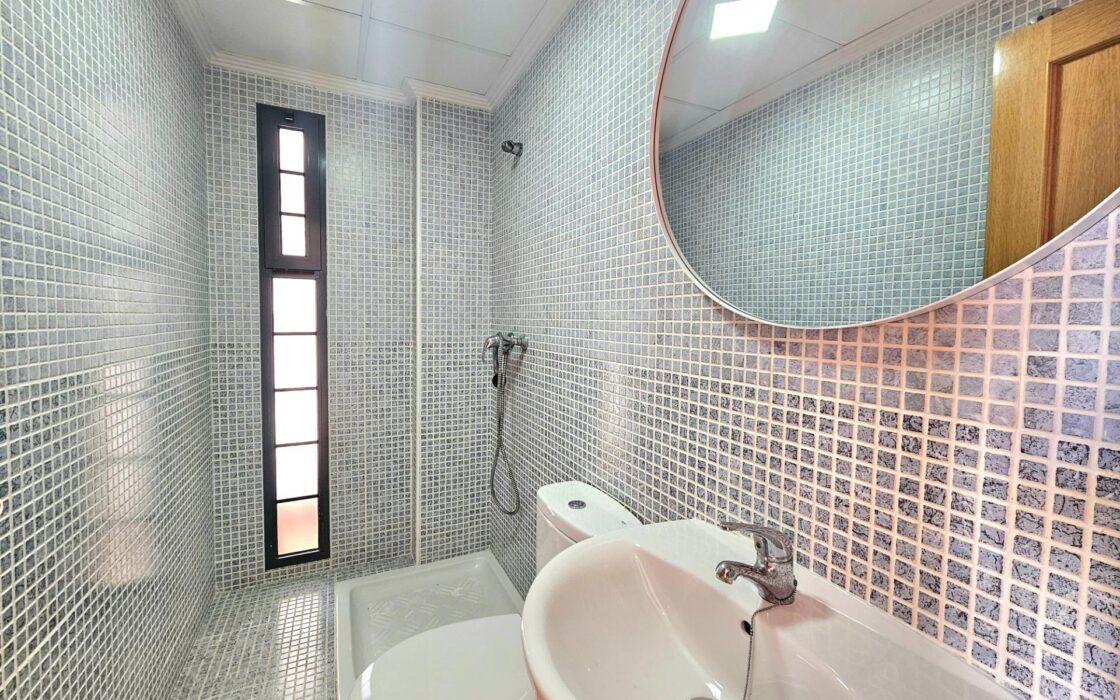 Дом в Торревьехе 91 кв.м с террасой у моря