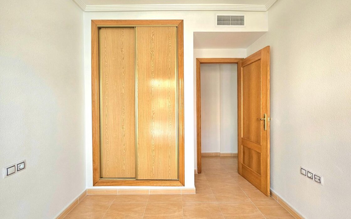 Дом в Торревьехе 91 кв.м с террасой у моря