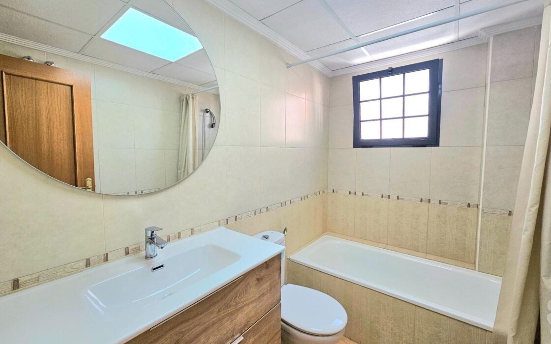 Дом в Торревьехе 91 кв.м с террасой у моря