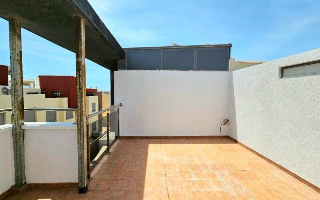 Дом в Торревьехе 91 кв.м с террасой у моря