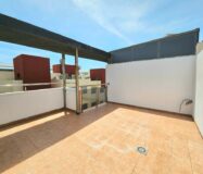 Дом в Торревьехе 91 кв.м с террасой у моря