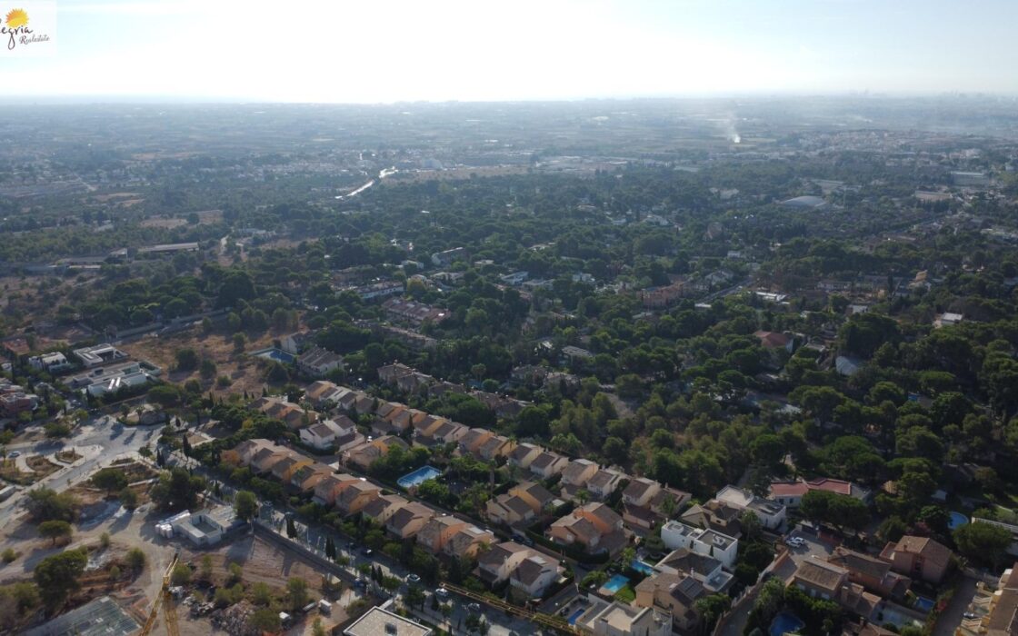 Будинок в Godella 142 кв.м з терасою та басейном поруч з морем