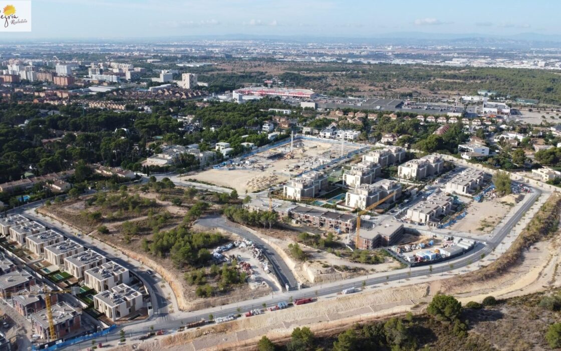 Будинок в Godella 142 кв.м з терасою та басейном поруч з морем