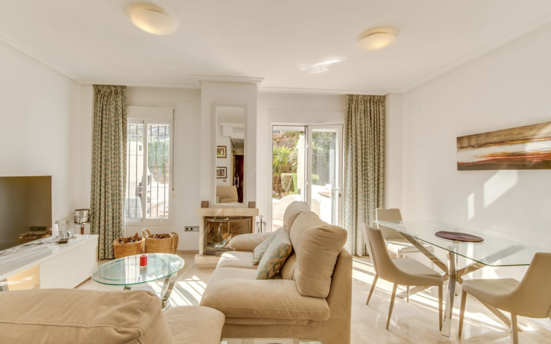 Таунхаус с террасой и садом в Касарес, 3 спальни 83 кв.м