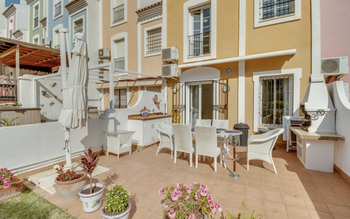 Таунхаус с террасой и садом в Касарес, 3 спальни 83 кв.м