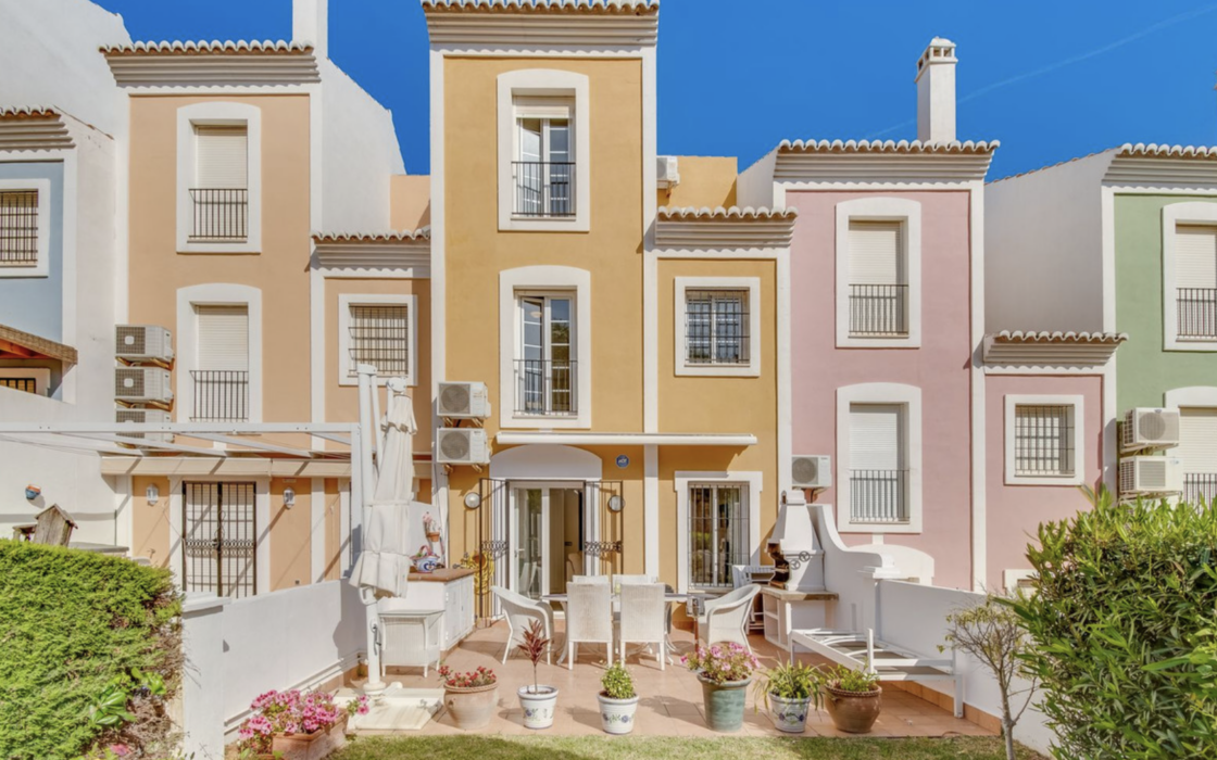 Таунхаус с террасой и садом в Касарес, 3 спальни 83 кв.м