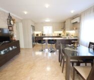 Будинок в Торрев’єсі 311 кв.м з терасою та басейном