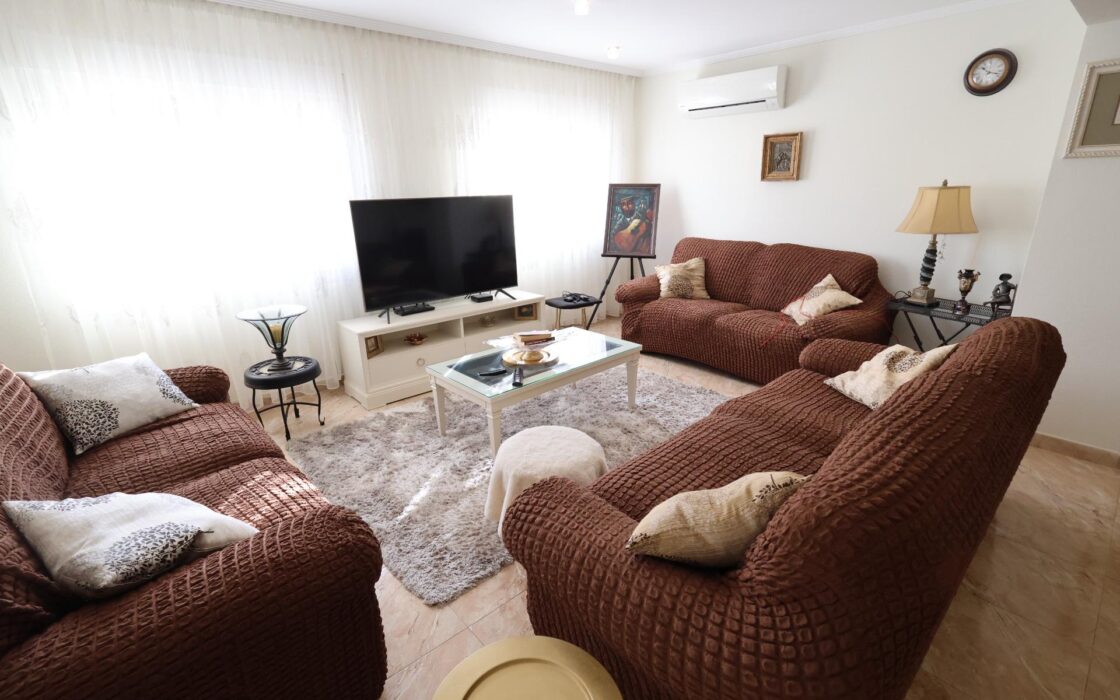 Будинок в Торрев’єсі 311 кв.м з терасою та басейном