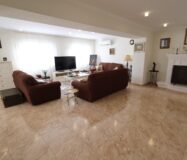 Будинок в Торрев’єсі 311 кв.м з терасою та басейном