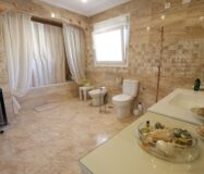 Будинок в Торрев’єсі 311 кв.м з терасою та басейном