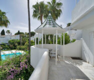 Таунхаус в Золотой Миле 233 кв.м с террасой и мебелью