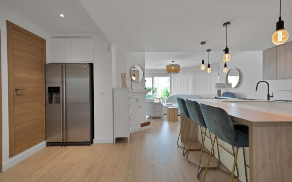 Таунхаус в Золотой Миле 233 кв.м с террасой и мебелью