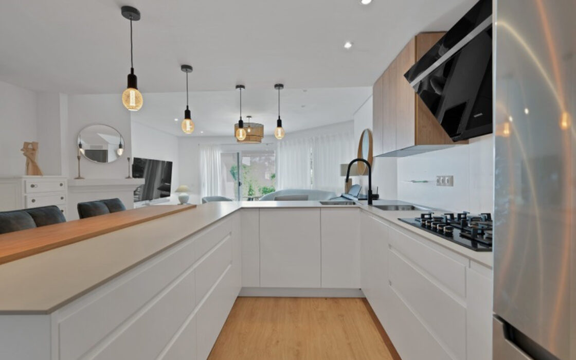 Таунхаус в Золотой Миле 233 кв.м с террасой и мебелью