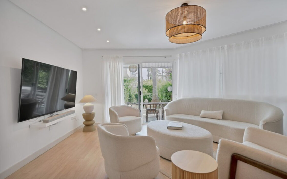 Таунхаус в Золотой Миле 233 кв.м с террасой и мебелью