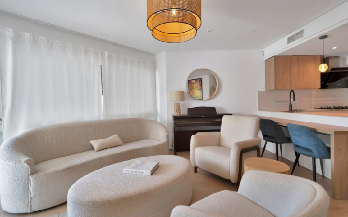 Таунхаус в Золотой Миле 233 кв.м с террасой и мебелью