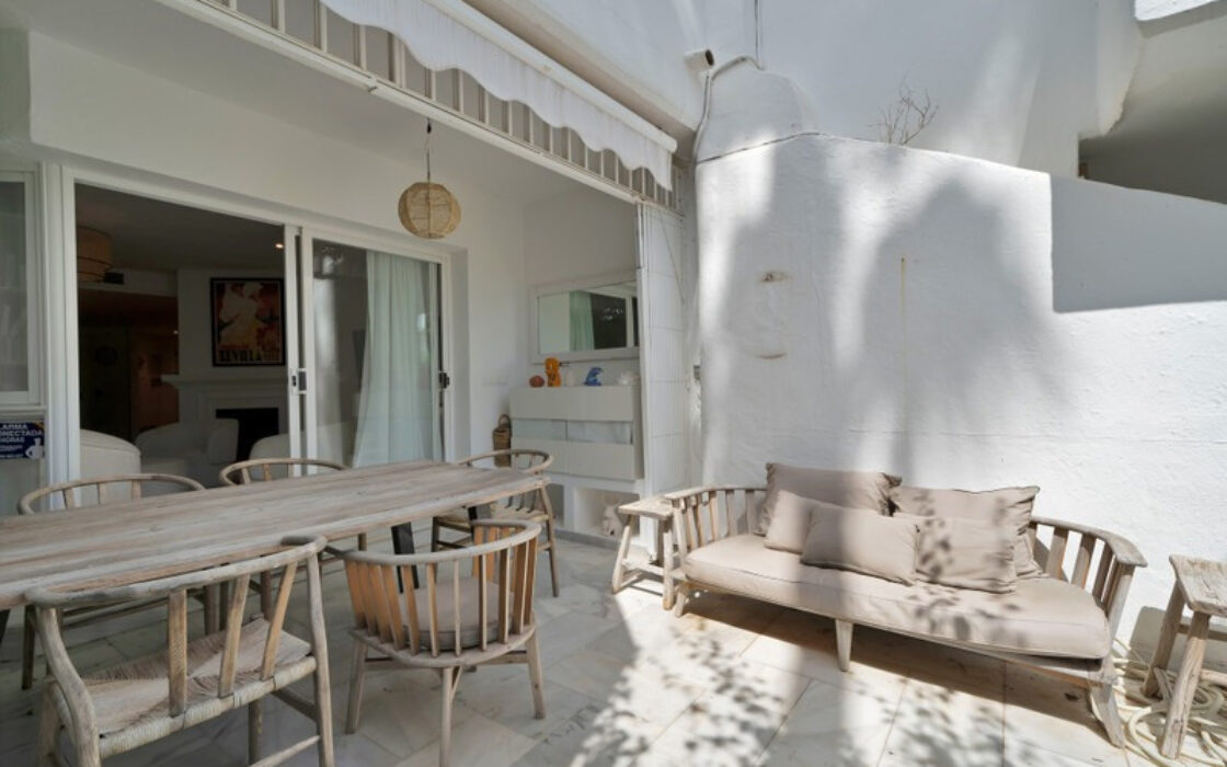 Таунхаус в Золотой Миле 233 кв.м с террасой и мебелью