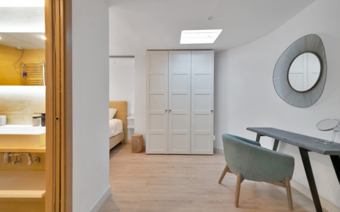 Таунхаус в Золотой Миле 233 кв.м с террасой и мебелью