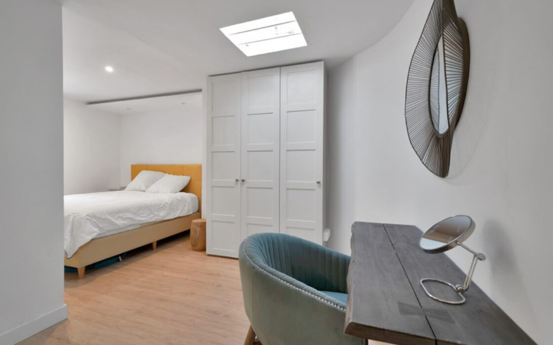 Таунхаус в Золотой Миле 233 кв.м с террасой и мебелью