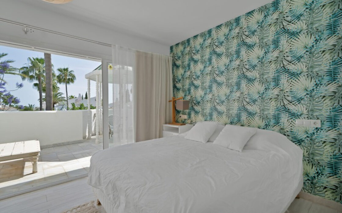 Таунхаус в Золотой Миле 233 кв.м с террасой и мебелью