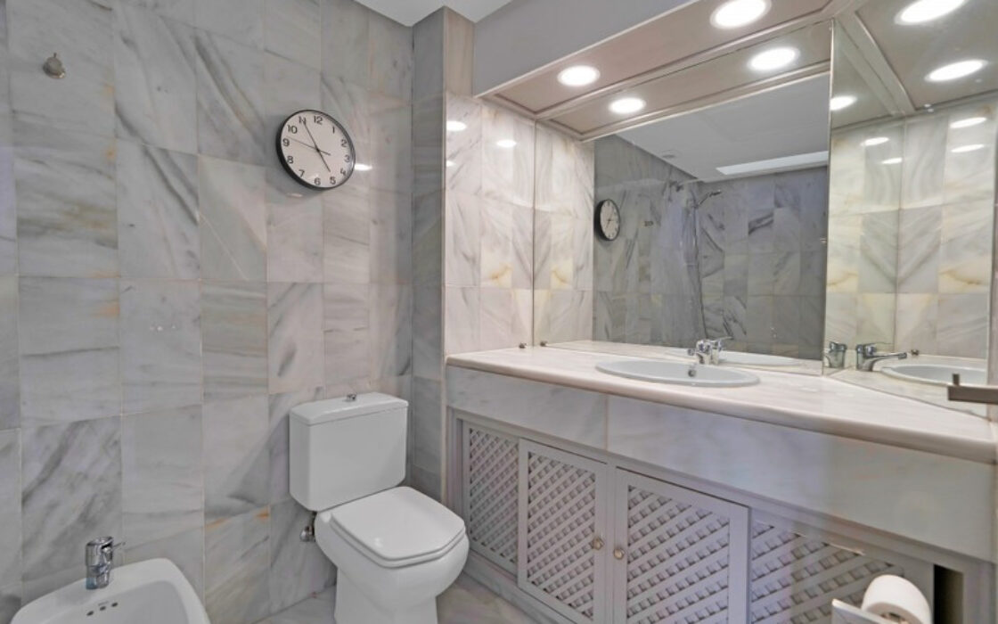 Таунхаус в Золотой Миле 233 кв.м с террасой и мебелью