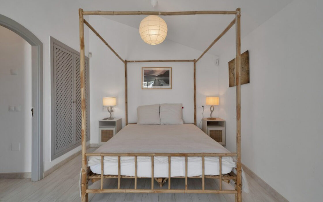 Таунхаус в Золотой Миле 233 кв.м с террасой и мебелью