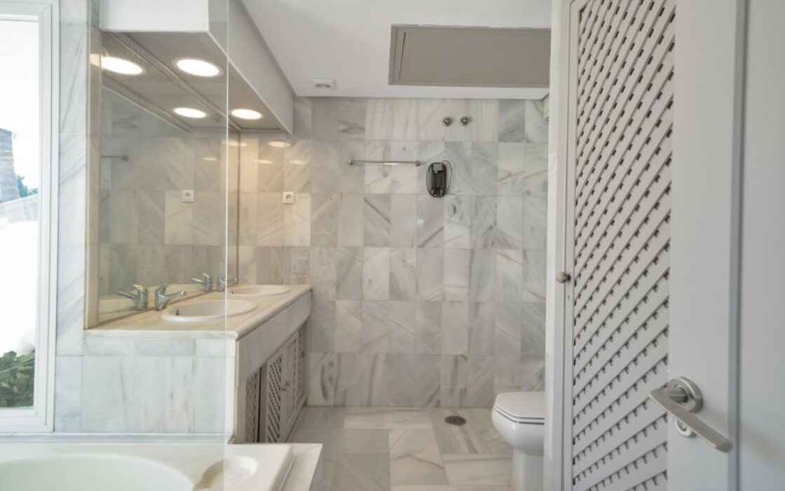 Таунхаус в Золотой Миле 233 кв.м с террасой и мебелью