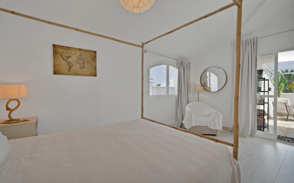 Таунхаус в Золотой Миле 233 кв.м с террасой и мебелью