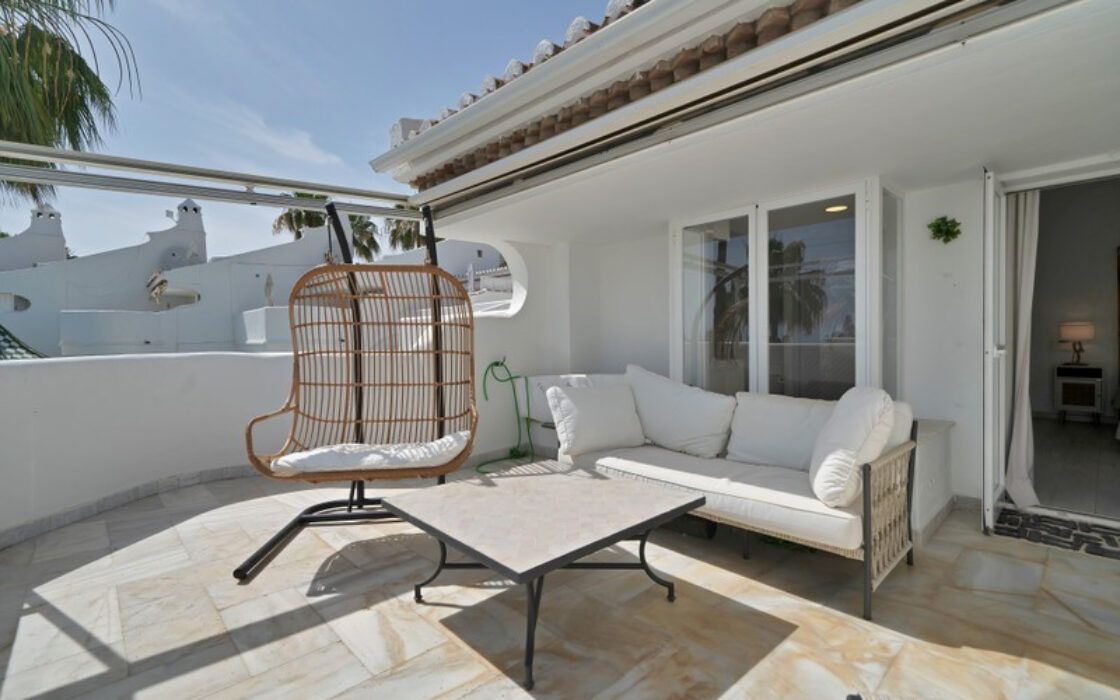 Таунхаус в Золотой Миле 233 кв.м с террасой и мебелью