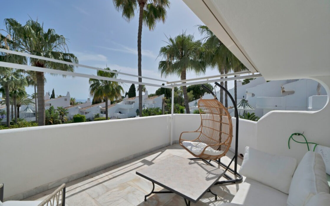 Таунхаус в Золотой Миле 233 кв.м с террасой и мебелью