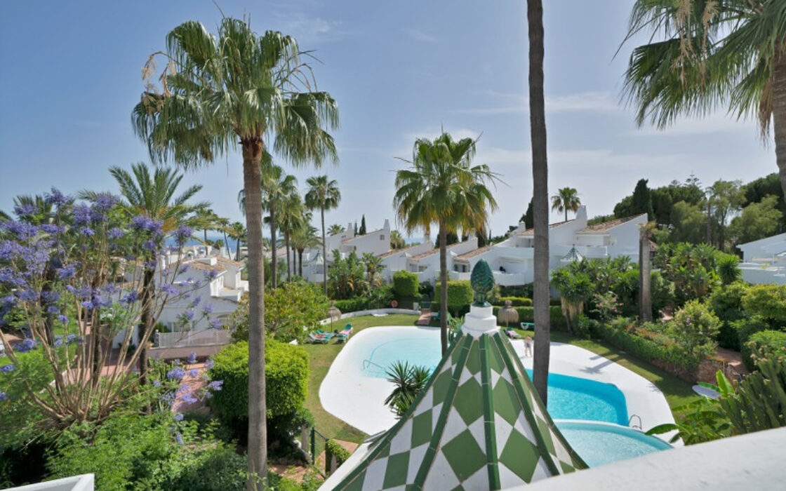 Таунхаус в Золотой Миле 233 кв.м с террасой и мебелью