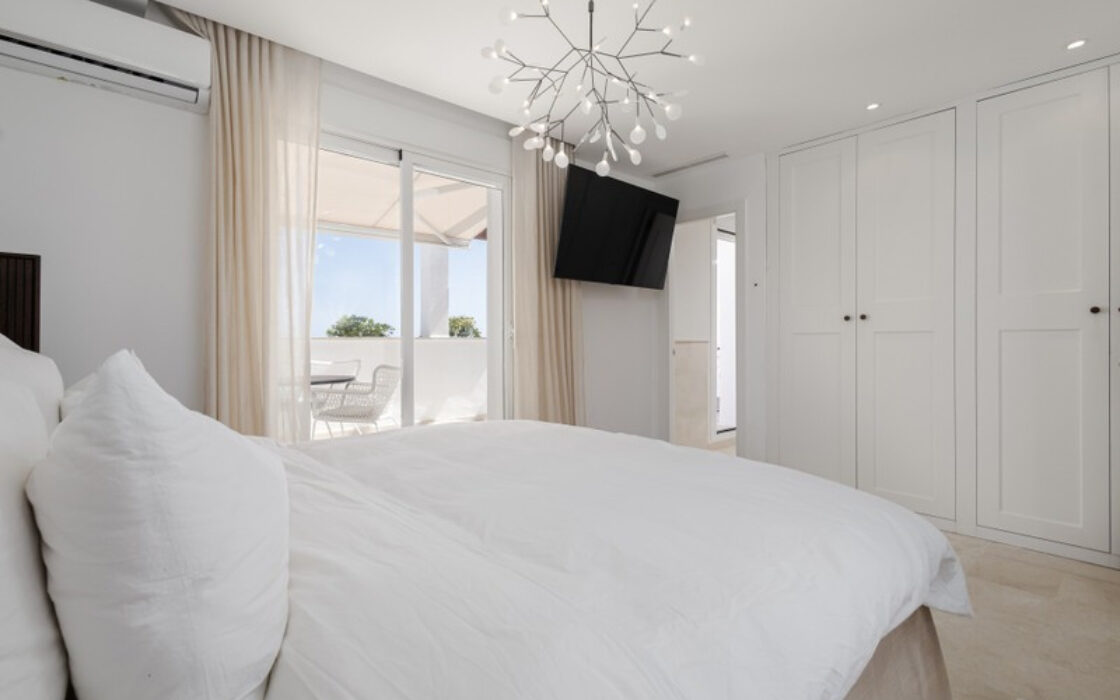 Пентхаус в Нуэва Андалусия с террасой, 119 кв.м.