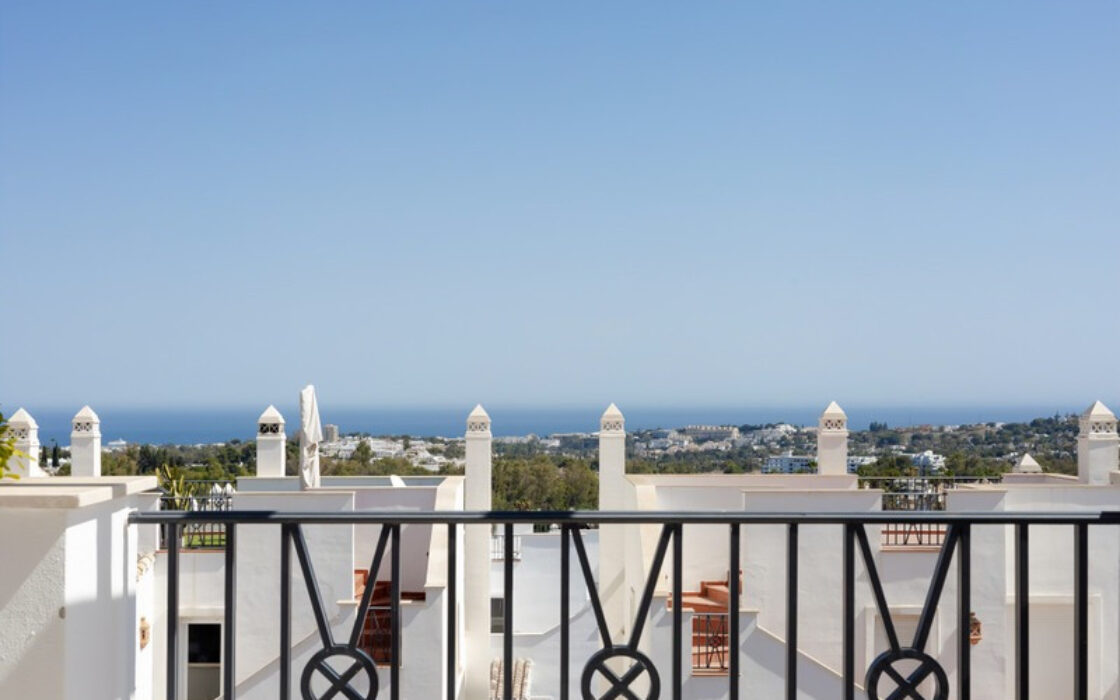 Пентхаус в Нуэва Андалусия с террасой, 119 кв.м.