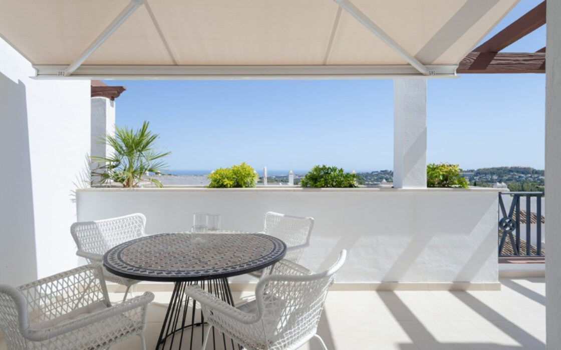 Пентхаус в Нуэва Андалусия с террасой, 119 кв.м.