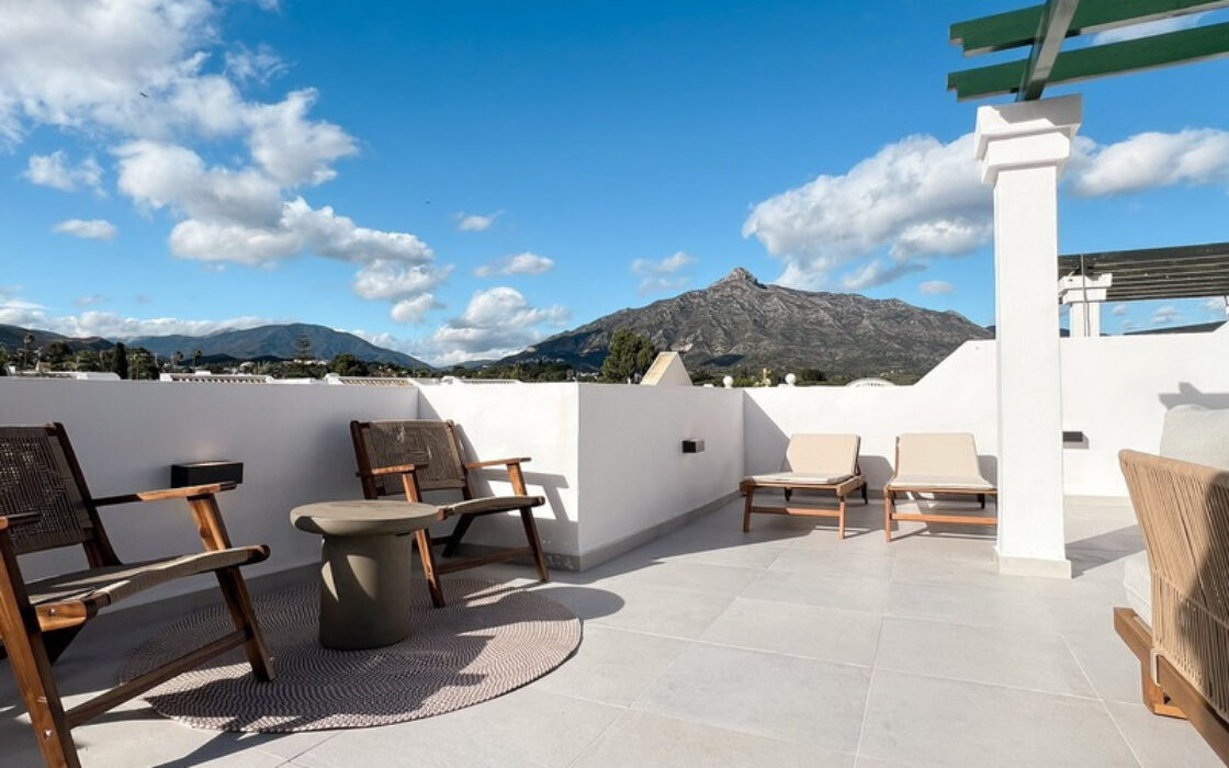 Пентхаус в Нуэва Андалусия, 137 кв.м, с террасой