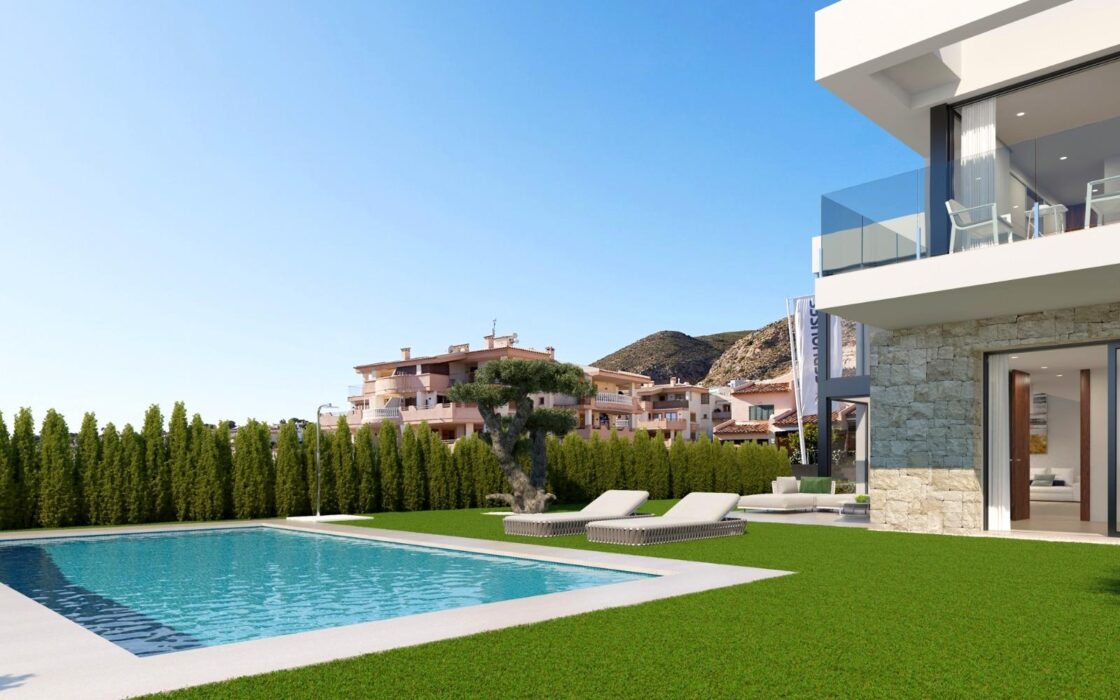 Новобудова з 3 спальнями у Фінестраті біля моря з басейном