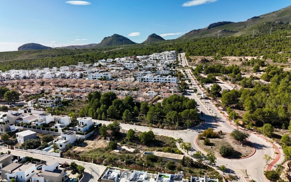 Современная вилла в Полопе с видом на горы, 150 кв.м