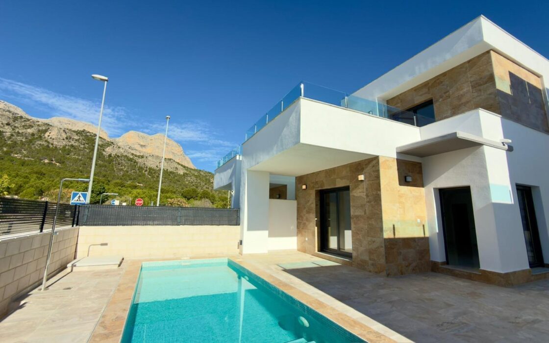 Современная вилла в Полопе с видом на горы, 150 кв.м