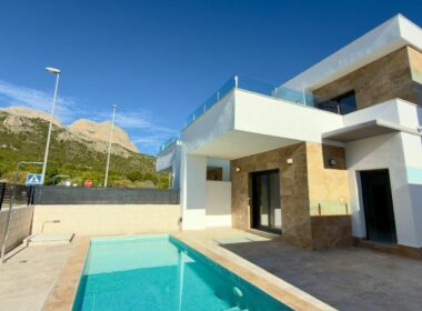 Современная вилла в Полопе с видом на горы, 150 кв.м