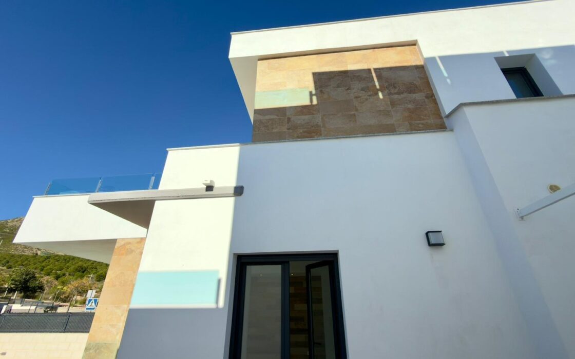 Современная вилла в Полопе с видом на горы, 150 кв.м