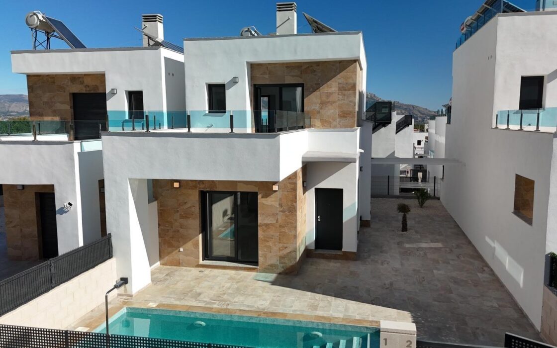 Современная вилла в Полопе с видом на горы, 150 кв.м