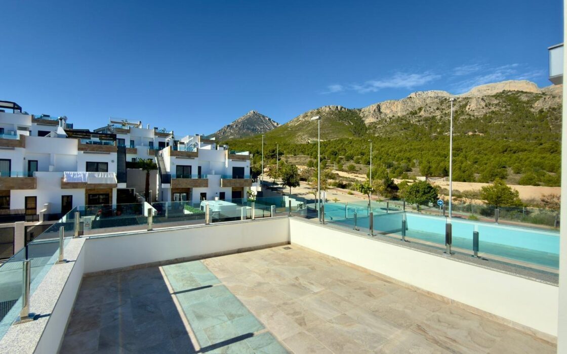 Современная вилла в Полопе с видом на горы, 150 кв.м